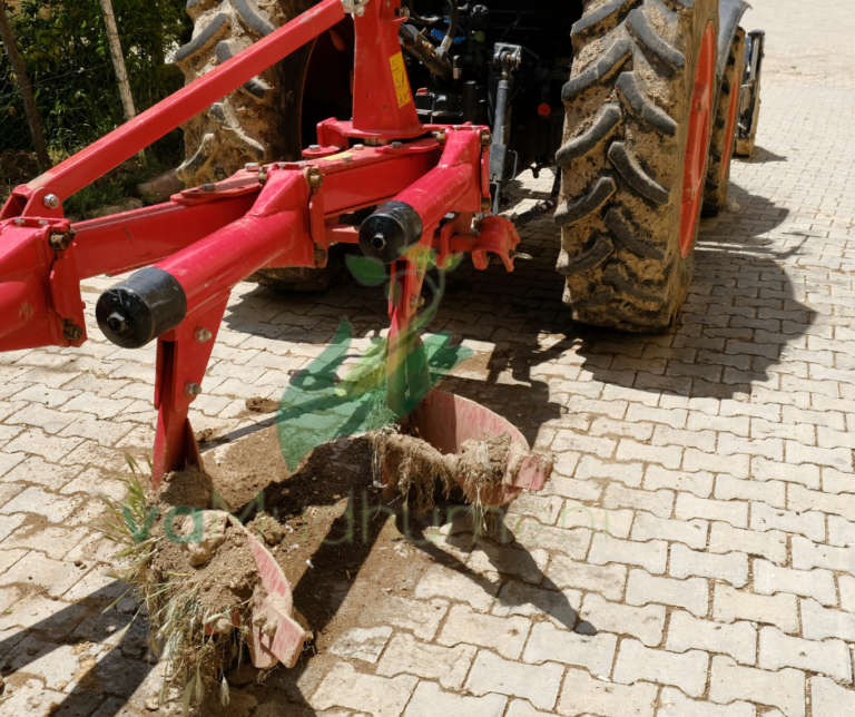 WHEN AND HOW TO SERVICE FARM MACHINERY